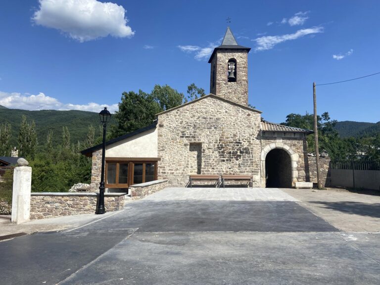 renovación plaza de iglesia en Benasque